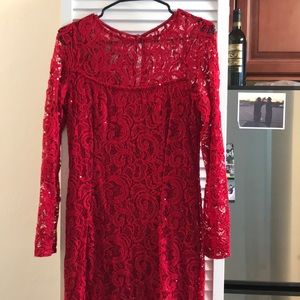 Floor length lace gown 💃🏼